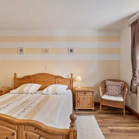 Schlosshof Taebingen Farma Rosenfeld