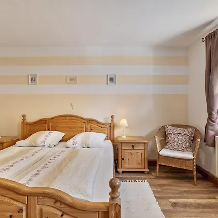 Κατάλυμα σε φάρμα Schlosshof Taebingen *